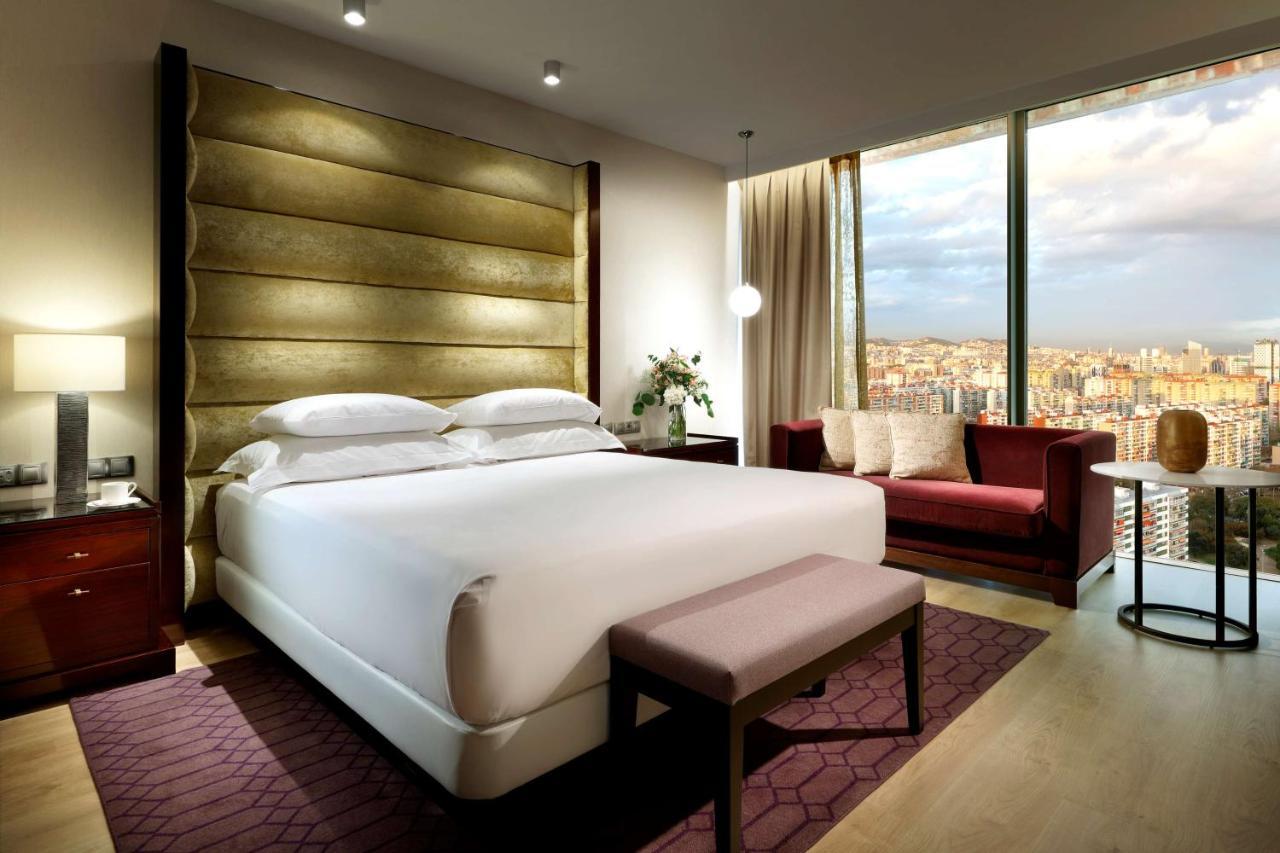 Hyatt Regency Barcelona Tower Hotel L'Hospitalet de Llobregat Exterior photo A bedroom at the Mandarin Oriental, Barcelona