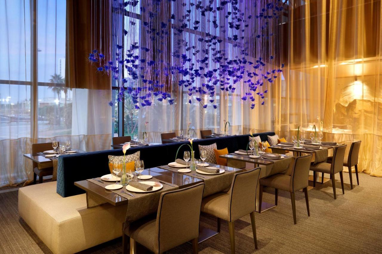 Hyatt Regency Barcelona Tower Hotel L'Hospitalet de Llobregat Exterior photo The interior of the restaurant