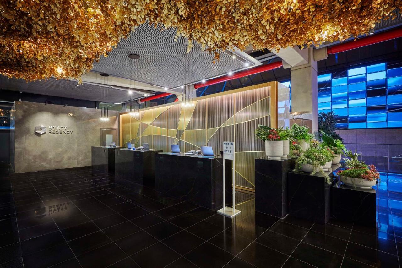 Hyatt Regency Barcelona Tower Hotel L'Hospitalet de Llobregat Exterior photo The lobby of the hotel