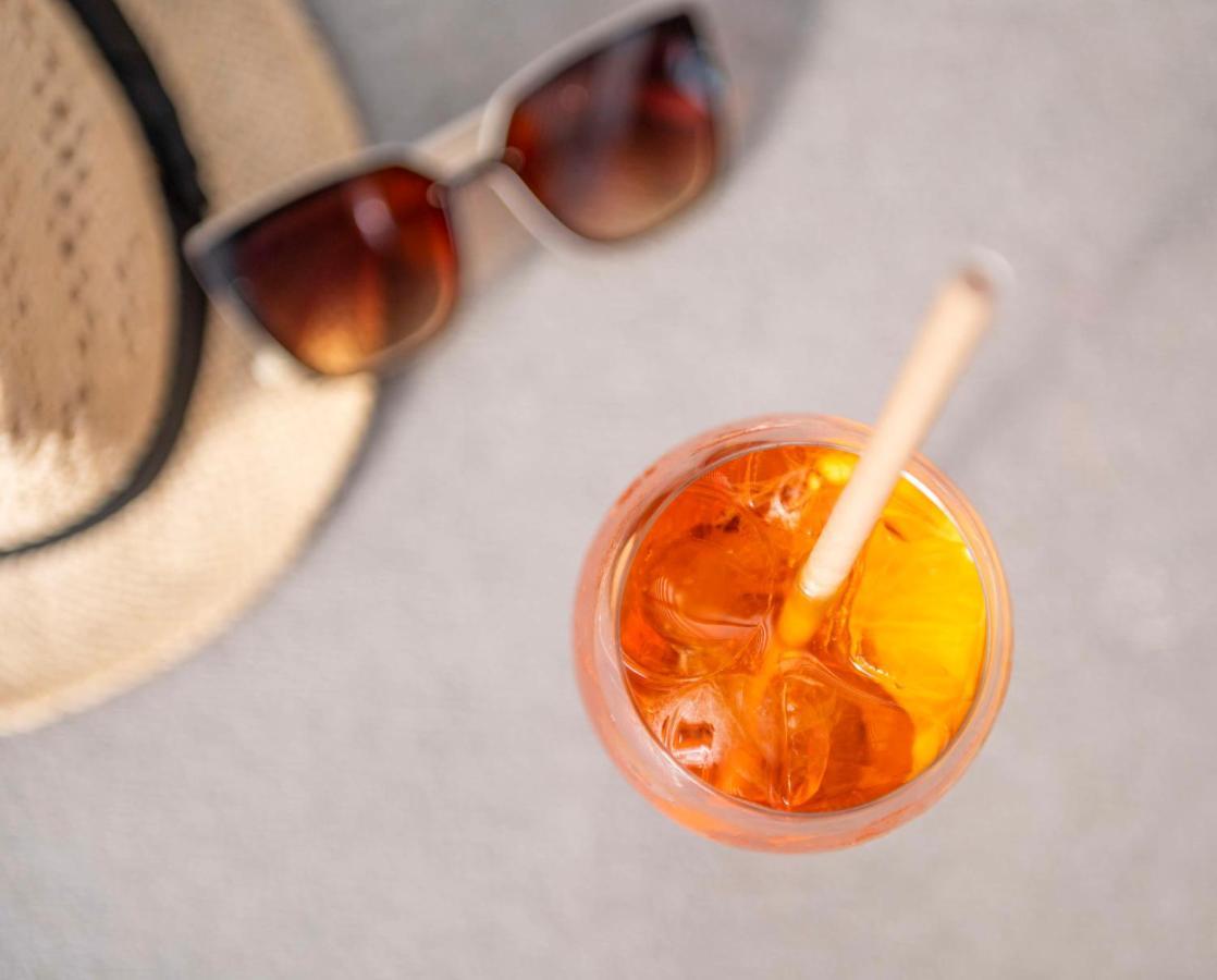 Hyatt Regency Barcelona Tower Hotel L'Hospitalet de Llobregat Exterior photo A glass of Aperol Spritz
